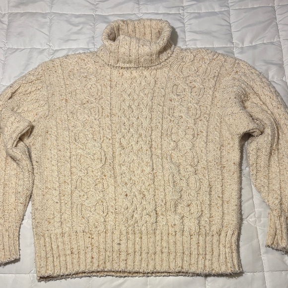 Lizsport Sweaters - Lizsport Vintage Cozy Cable Knit Turtleneck Sweater